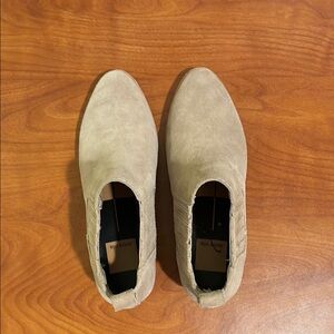 Dolce Vita Women’s Tan Suede Slip-On Ankle Boots